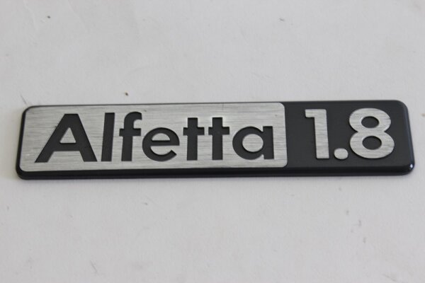 Emblem Schriftzug Alfetta 1.8 NOS Original Alfetta 1.8